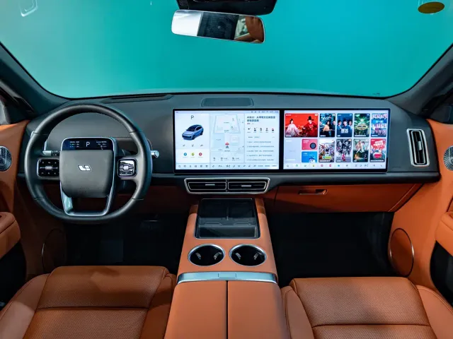 Li Auto L8 — Фото автомобиля 17