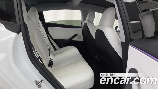 Tesla Model 3 — Фото автомобиля 18