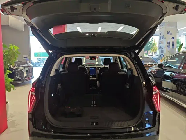 Hongqi HS7 PHEV — Фото автомобиля 18