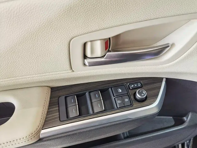 Toyota Sienna — Фото автомобиля 5