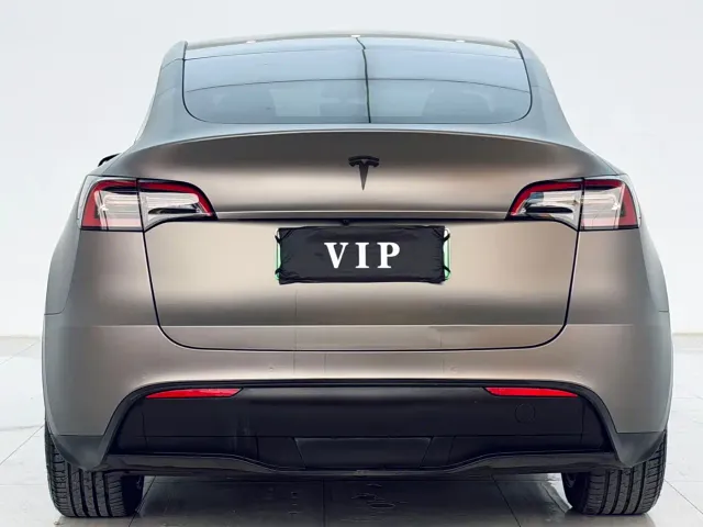 Tesla Model Y — Фото автомобиля 12
