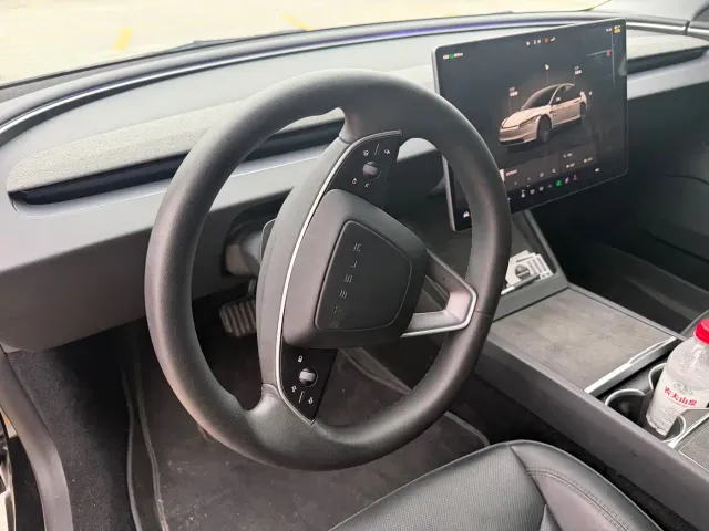 Tesla Model 3 — Фото автомобиля 7