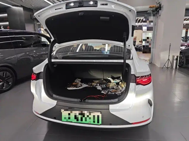 BYD Qin L — Фото автомобиля 18
