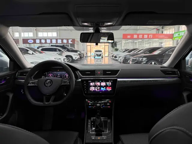 Skoda Superb — Фото автомобиля 16
