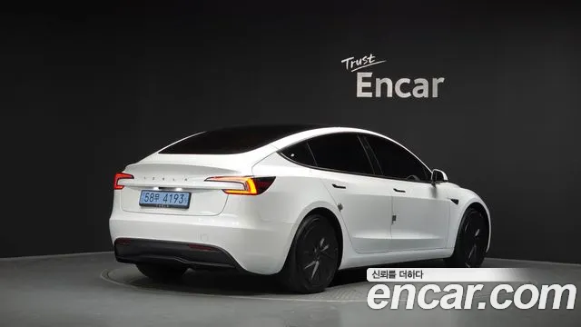 Tesla Model 3 — Фото автомобиля 2