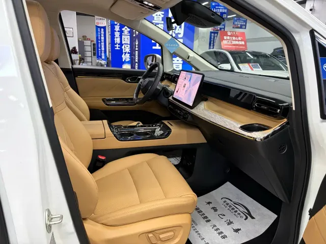 GAC Trumpchi E8 — Фото автомобиля 12