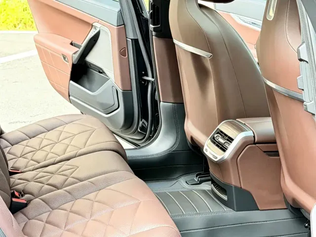 BMW 7 Series — Фото автомобиля 10