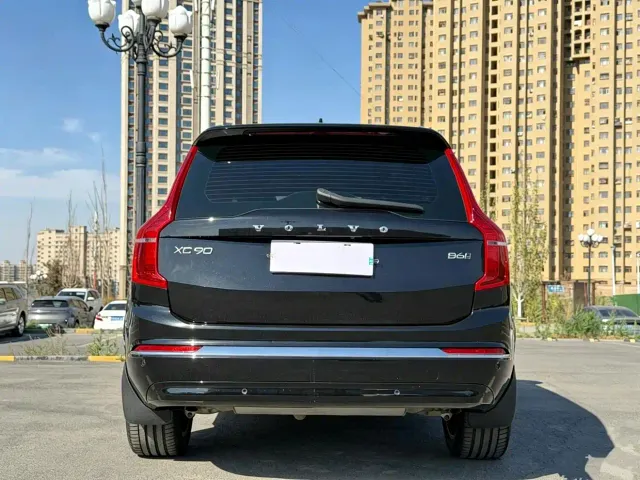 Volvo XC90 — Фото автомобиля 8