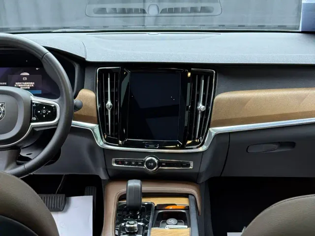 Volvo S90 — Фото автомобиля 7