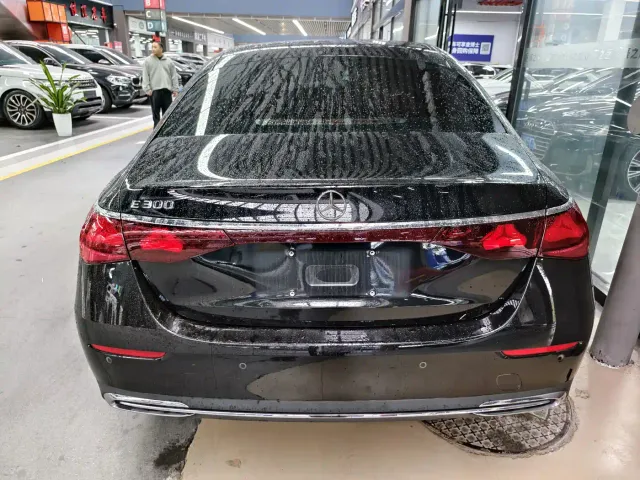 Mercedes-Benz E-Class — Фото автомобиля 20