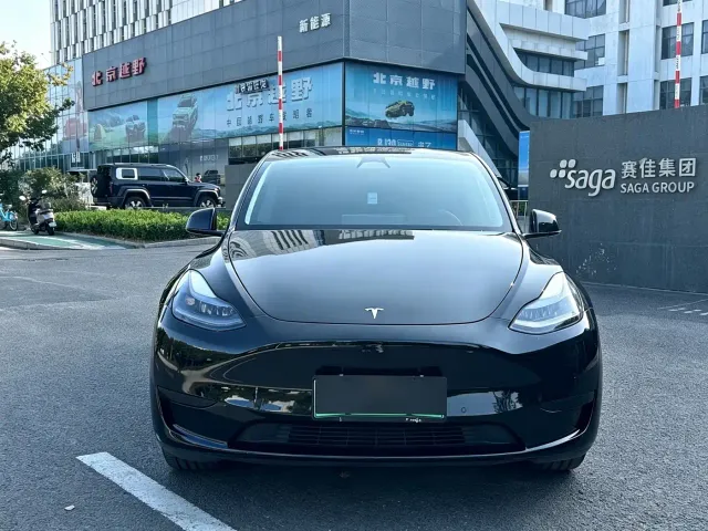 Tesla Model Y — Фото автомобиля 2