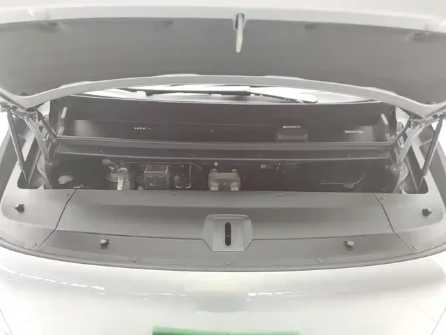 Li Auto MEGA — Фото автомобиля 19
