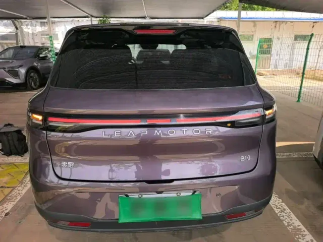 Leapmotor B10 — Фото автомобиля 5