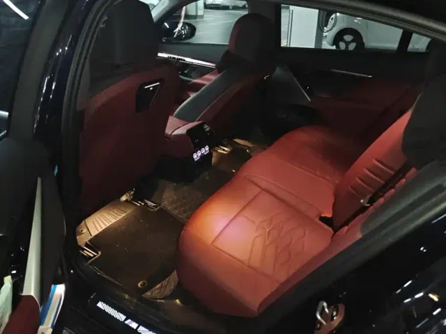 BMW 5 Series — Фото автомобиля 11
