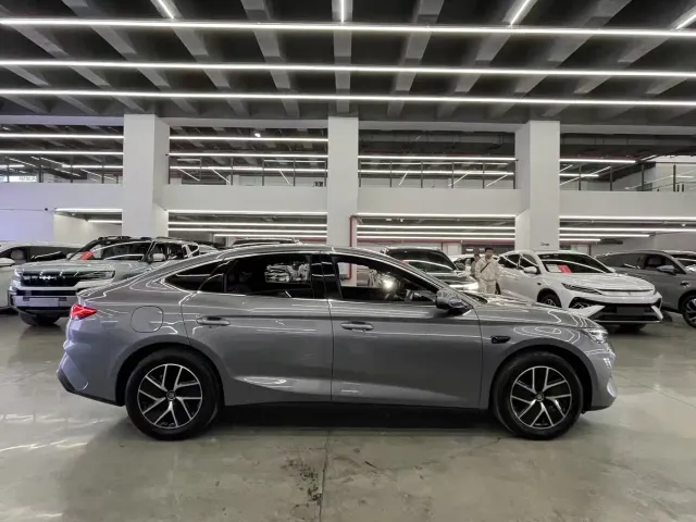 BYD Qin L — Фото автомобиля 4