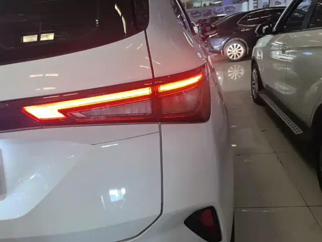 Wuling Asta — Фото автомобиля 7