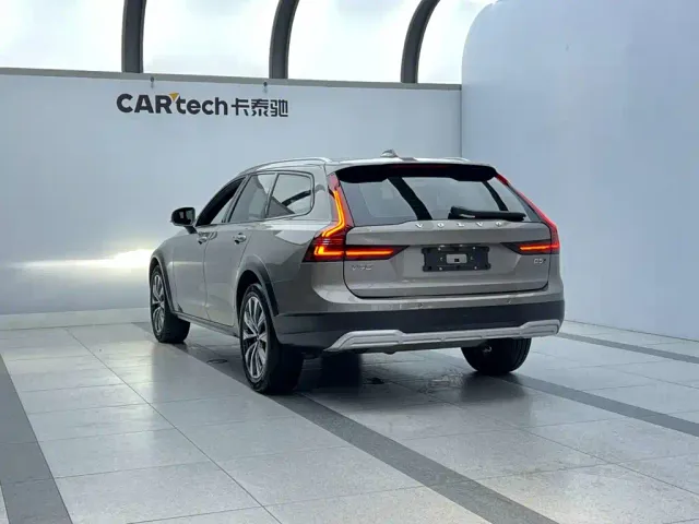 Volvo V90 — Фото автомобиля 4