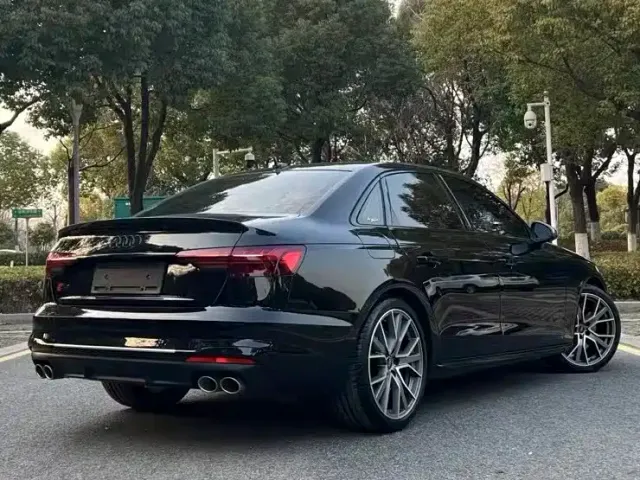Audi S4 — Фото автомобиля 3