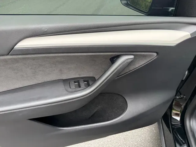 Tesla Model Y — Фото автомобиля 7