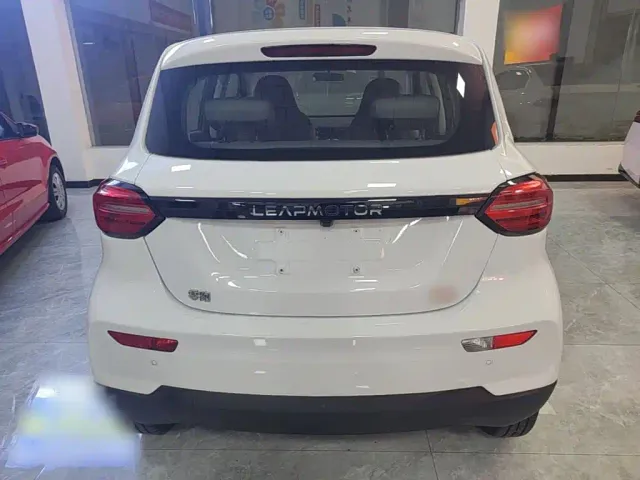 Leapmotor T03 — Фото автомобиля 5