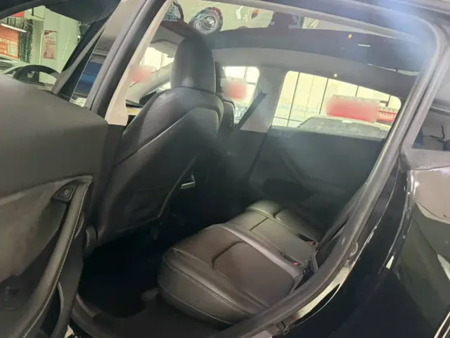 Tesla Model Y — Фото автомобиля 8