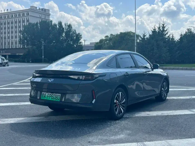 Changan Qiyuan A05 — Фото автомобиля 18