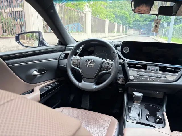 Lexus ES — Фото автомобиля 22
