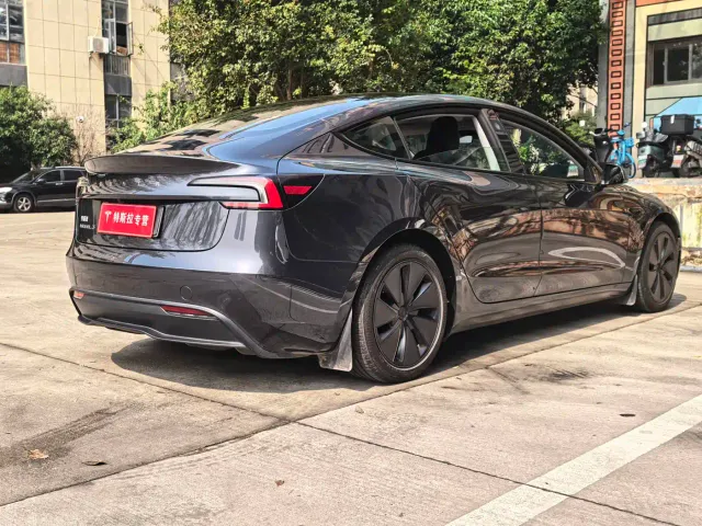 Tesla Model 3 — Фото автомобиля 15