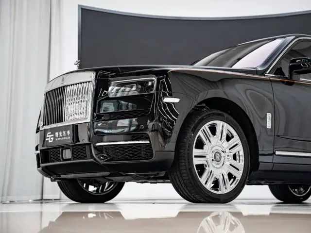 Rolls-Royce Cullinan — Фото автомобиля 19
