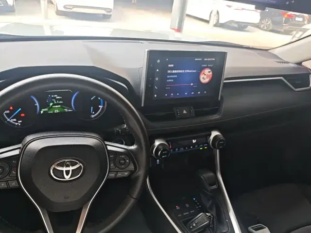 Toyota RAV4 — Фото автомобиля 9