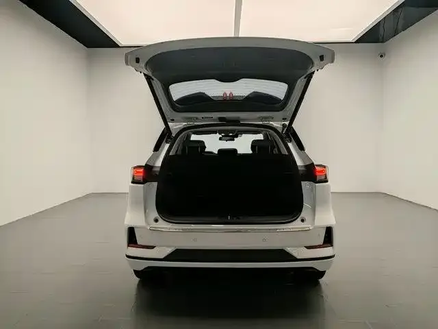 Changan Qiyuan Q05 — Фото автомобиля 15
