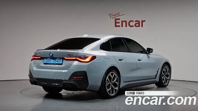 BMW i4 — Фото автомобиля 2