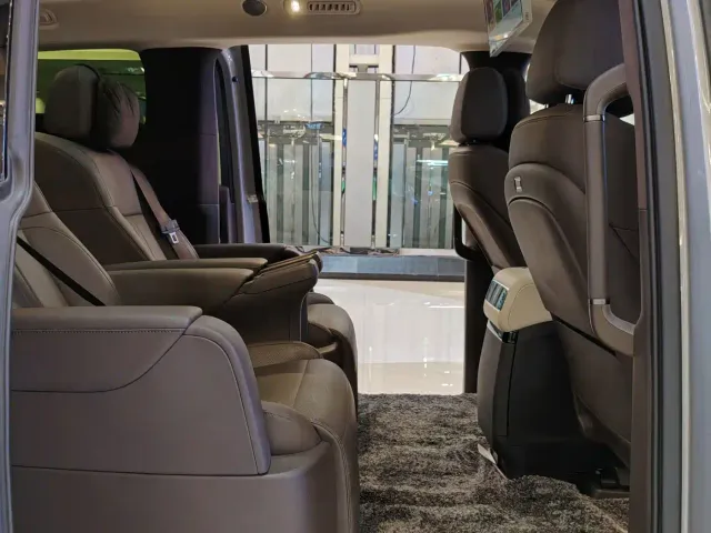 Li Auto MEGA — Фото автомобиля 18