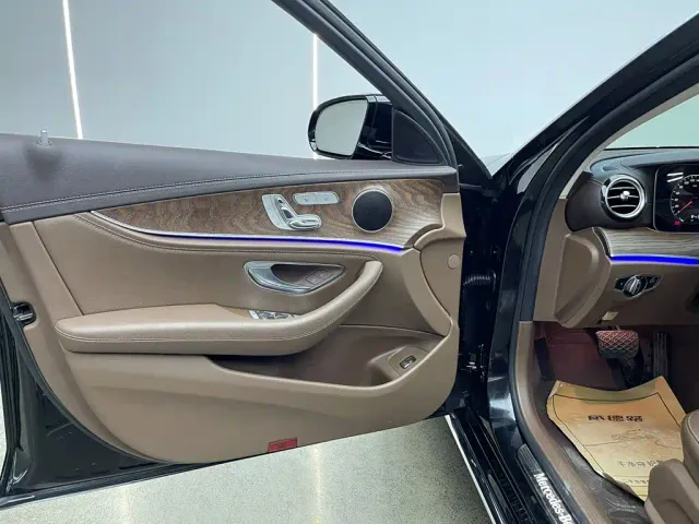 Mercedes-Benz E-Class — Фото автомобиля 9