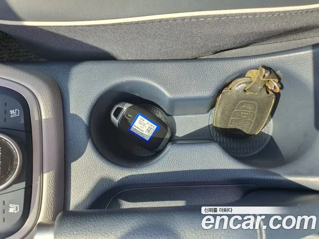 Hyundai Venue — Фото автомобиля 13