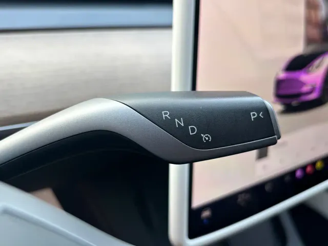 Tesla Model 3 — Фото автомобиля 15