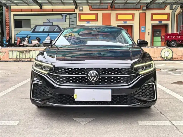 Volkswagen Passat — Фото автомобиля 2
