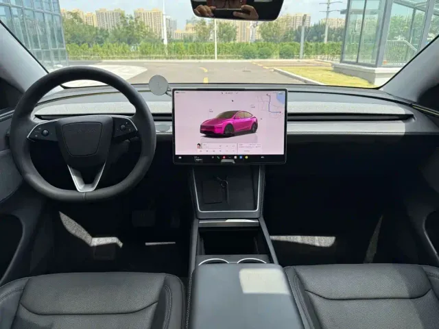 Tesla Model Y — Фото автомобиля 9