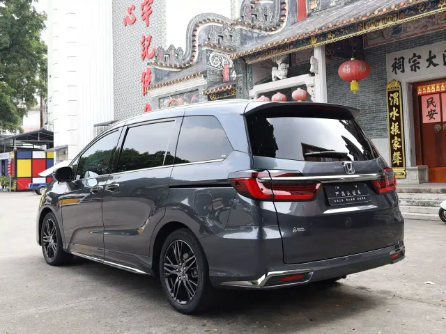 Honda Odyssey 2022 2.0L e:HEV Sharp Supreme Edition — Фото автомобиля 9