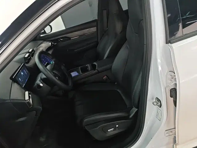 Dongfeng Fengshen L7 — Фото автомобиля 14