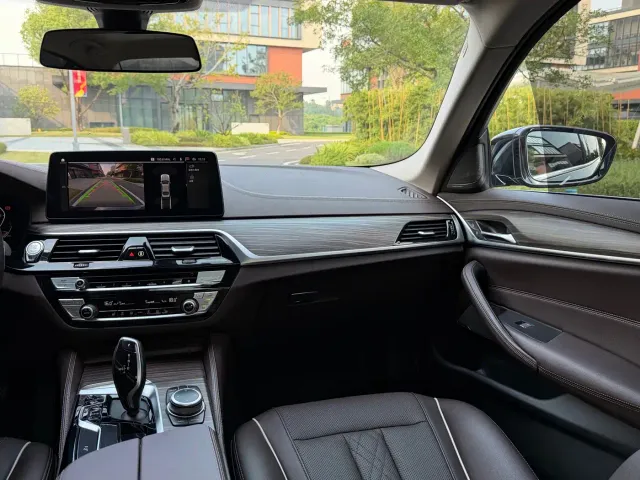 BMW 5 Series — Фото автомобиля 13