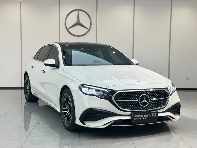 Mercedes-Benz E-Class — Фото автомобиля 3