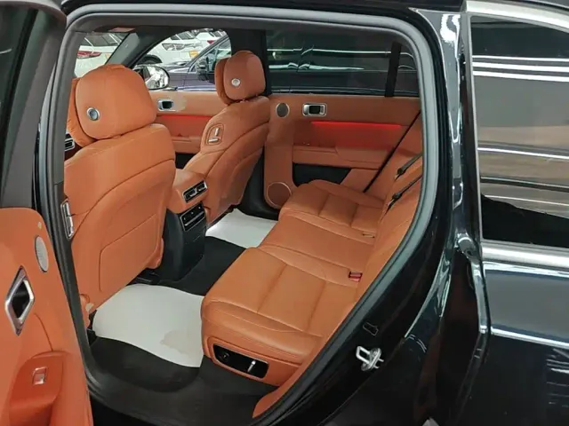 Li Auto L7 — Фото автомобиля 16