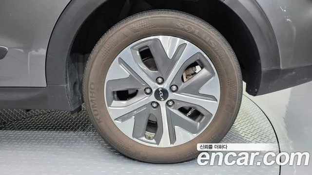 Kia Niro — Фото автомобиля 21