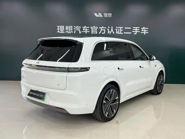 Li Auto L8 — Фото автомобиля 7