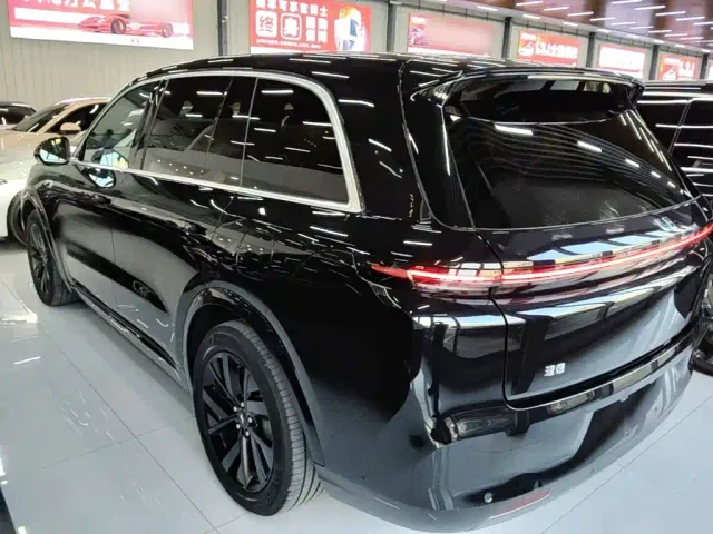 Li Auto L8 — Фото автомобиля 4