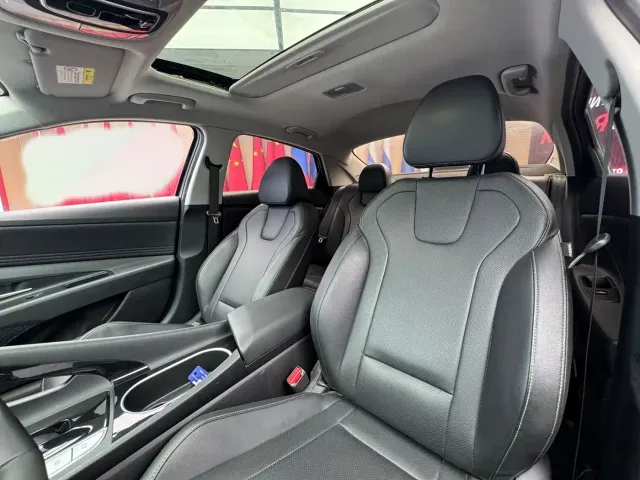Hyundai Elantra — Фото автомобиля 9