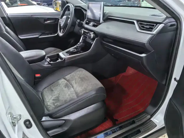 Toyota RAV4 — Фото автомобиля 10