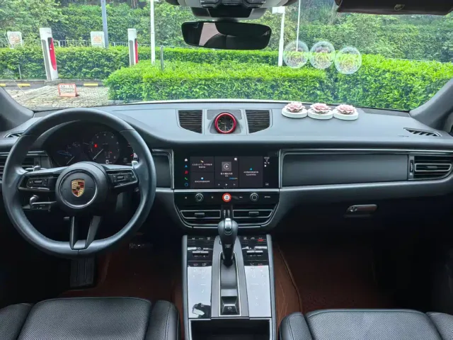 Porsche Macan — Фото автомобиля 12