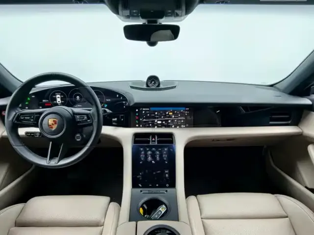 Porsche Taycan — Фото автомобиля 10